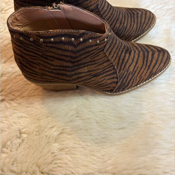 Corkys Swifton Tiger Striped Booties size 7 - Picture 6 of 11